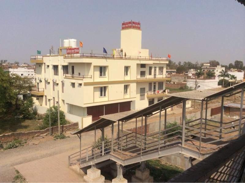 Hotelyashpalace Maihar Exterior foto